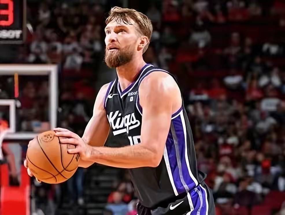 包含赛后体能课后，萨克拉门托国王复出首秀备战欧篮联，目标明确，团队化学反应显著的词条九游娱乐